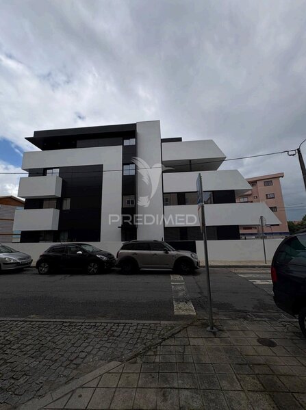 Vende-se T2 Novo Gondomar S.Cosme com Terraço 153 m2
