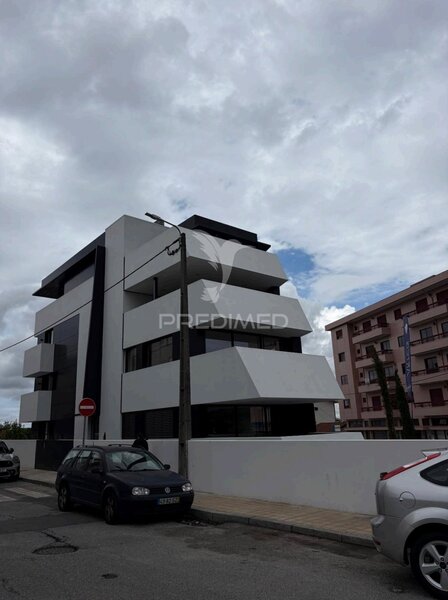 Vende-se T4 Novo S.Cosme Gondomar com varanda