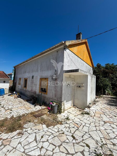Moradia Isolada bem localizada V3 Castelo (Sesimbra) - ténis, garagem, lareira, sótão