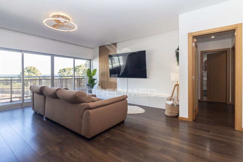Apartamento Remodelado T3 Seixal - 1º planta, garaje, marquesina, balcones, amueblado, equipado