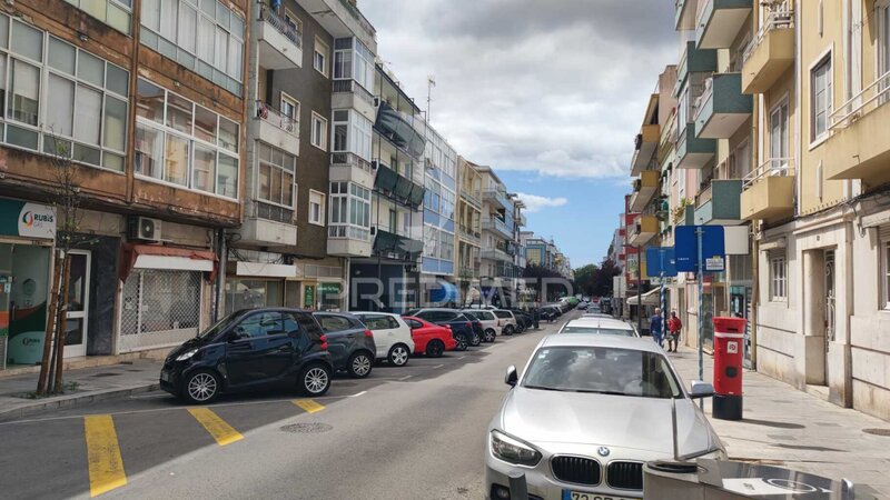 Apartamento T2 Remodelado no centro Oeiras - vidros duplos, isolamento térmico, zonas verdes