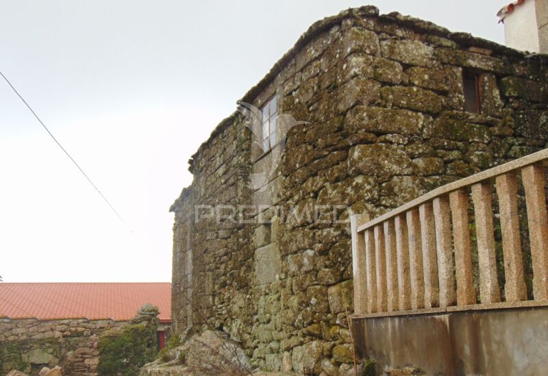 Casa Geminada para recuperar V3 Vila Real - varanda