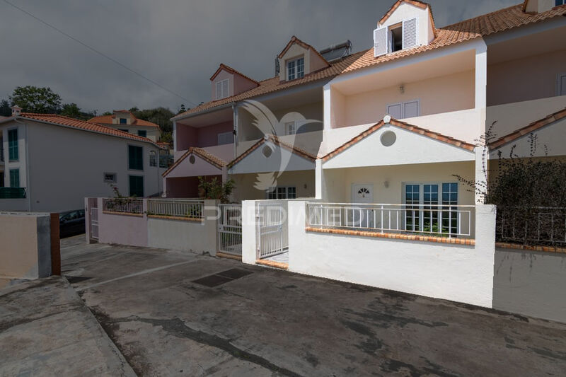 House townhouse 3 bedrooms Caniço Santa Cruz - sea view, plenty of natural light, equipped kitchen, backyard