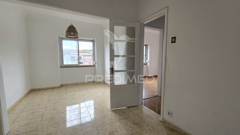 Apartment in the center T2 Odivelas - kitchen, marquee, lots of natural light