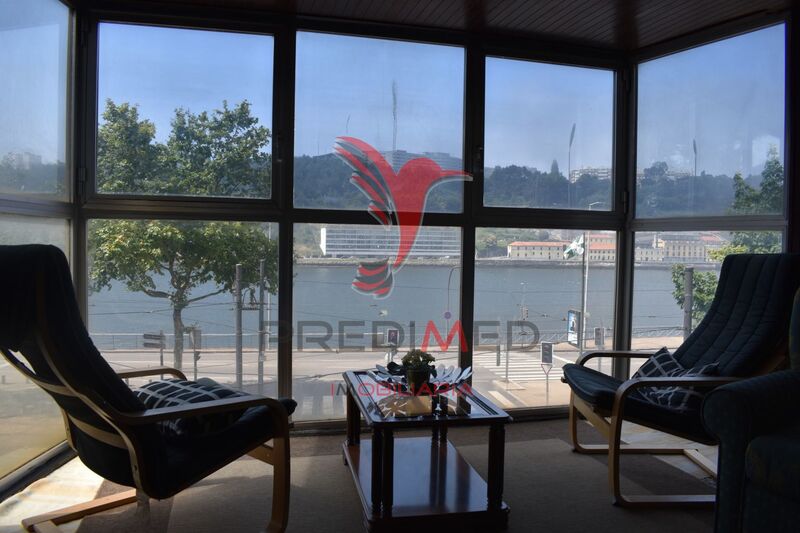 Apartment 3 bedrooms in the center Porto - furnished, balcony