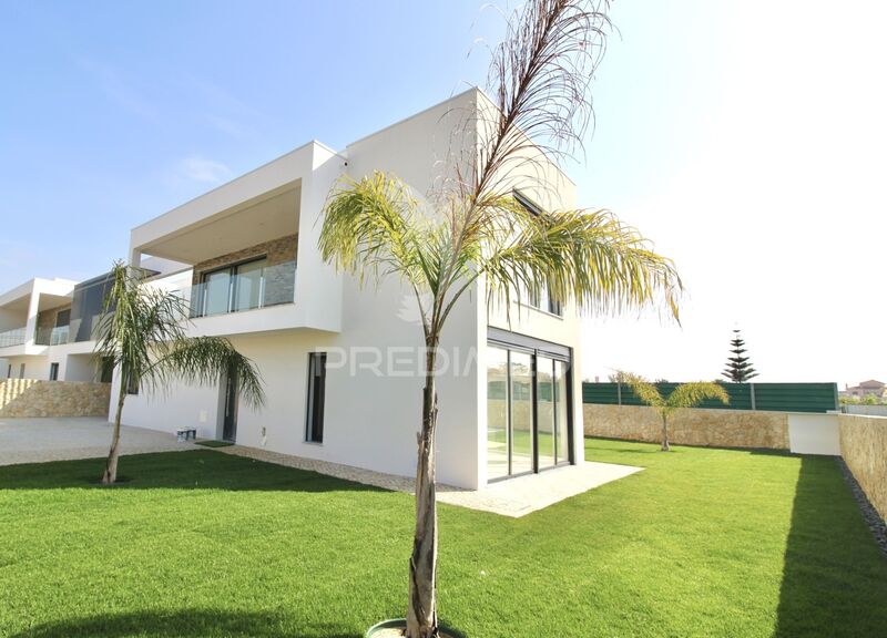 House V4 nieuw Corroios Seixal - balcony, double glazing, swimming pool, solar panels, alarm, garage, garden, terrace