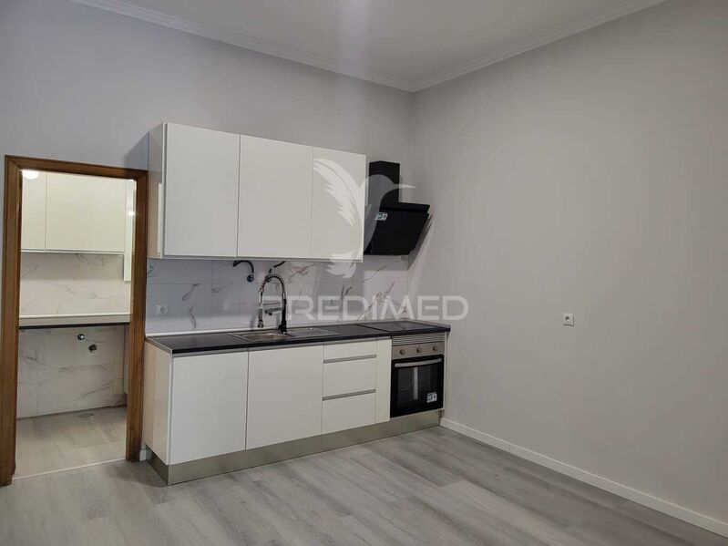 Shop well located Sintra - kitchen