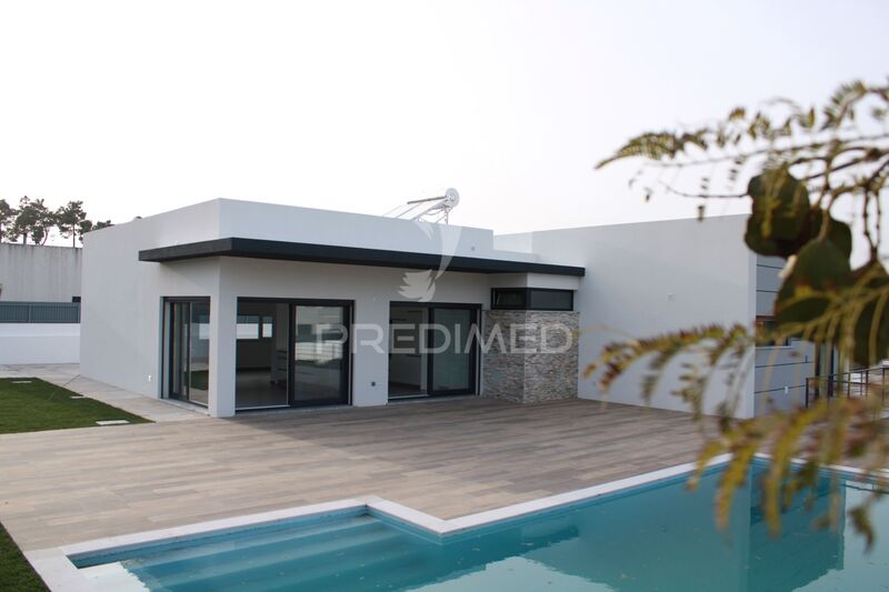 Moradia V3 Isolada Castelo (Sesimbra) - garagem, vidros duplos, painéis solares, ar condicionado, piscina