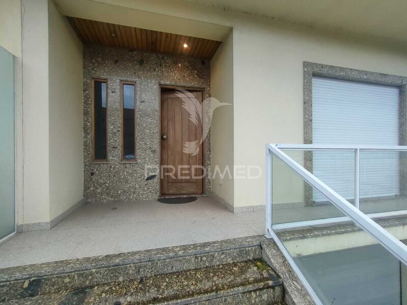 House excellent condition V3 Barco Guimarães - terrace, balcony, garage, excellent location, central heating, double glazing