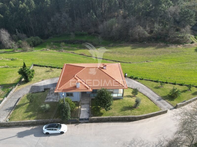 Moradia V3 Espinho Braga - jardim, sótão, lareira, vidros duplos, caldeira, garagem, aquecimento central