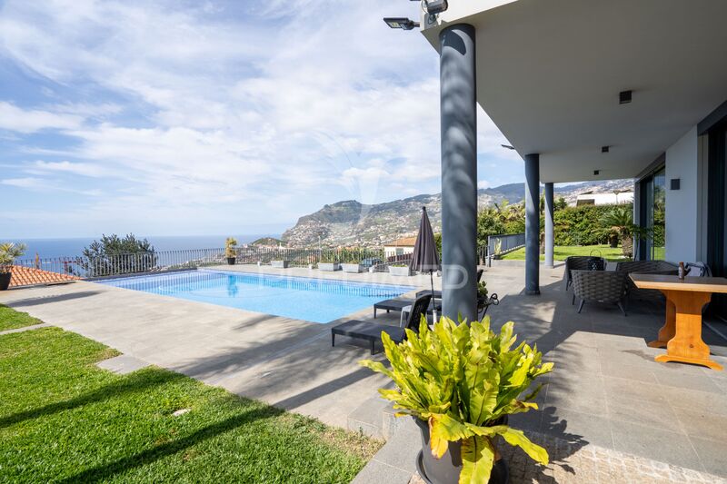 жилой дом современная V3 São Martinho Funchal - сад, бассейн, гараж, солнечные панели, барбекю, завораживающие панорамы