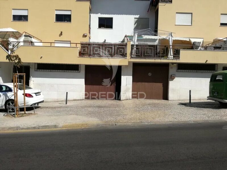 Garagem com 110m2 Almada