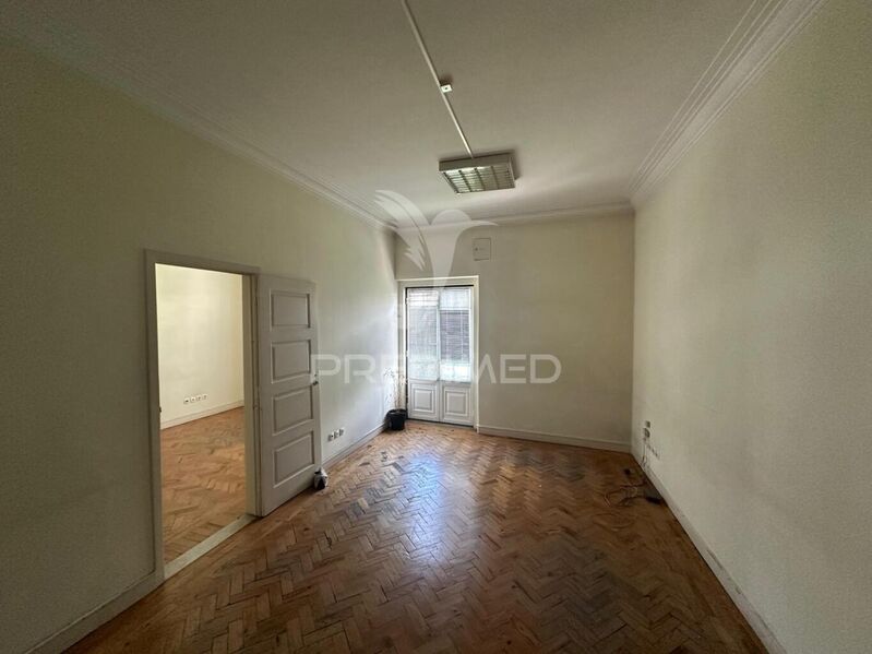 Apartamento no centro T6 São Salvador Santarém