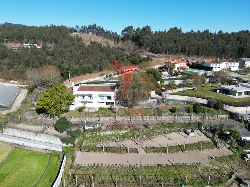 Moradia V4 Guimarães para comprar - bbq, sótão, garagem, jardim, vidros duplos