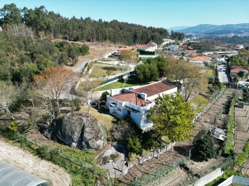 Moradia V4 Guimarães - bbq, sótão, garagem, jardim, vidros duplos