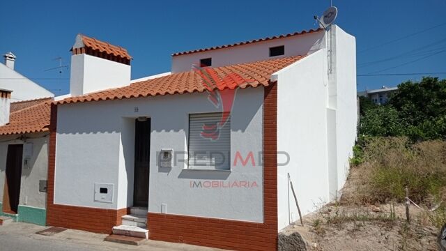 House 2 bedrooms Abrantes - backyard, attic