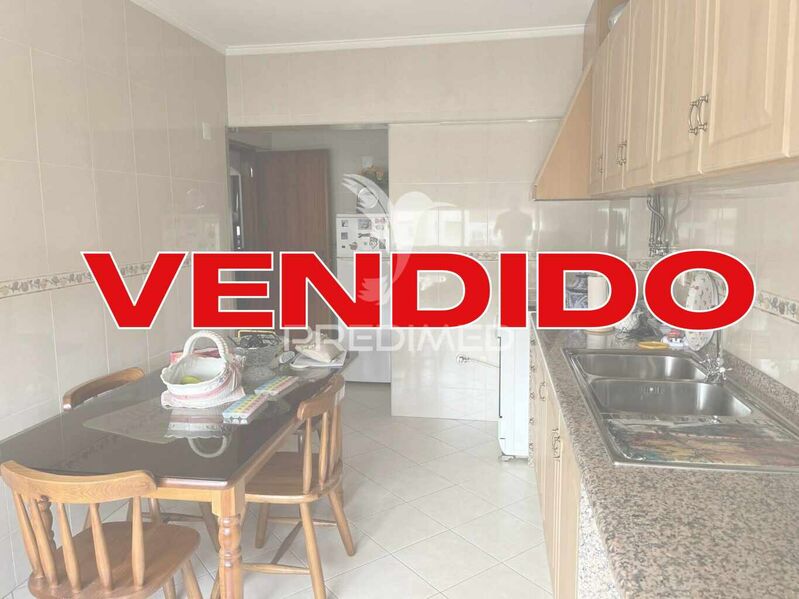 Apartment in the center 3 bedrooms Odivelas - balcony, 2nd floor, fireplace, store room, great location