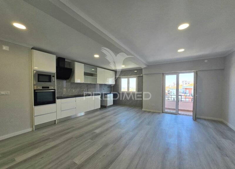 Apartamento Remodelado em excelente estado T4 Amora Seixal - lareira, varanda, arrecadação