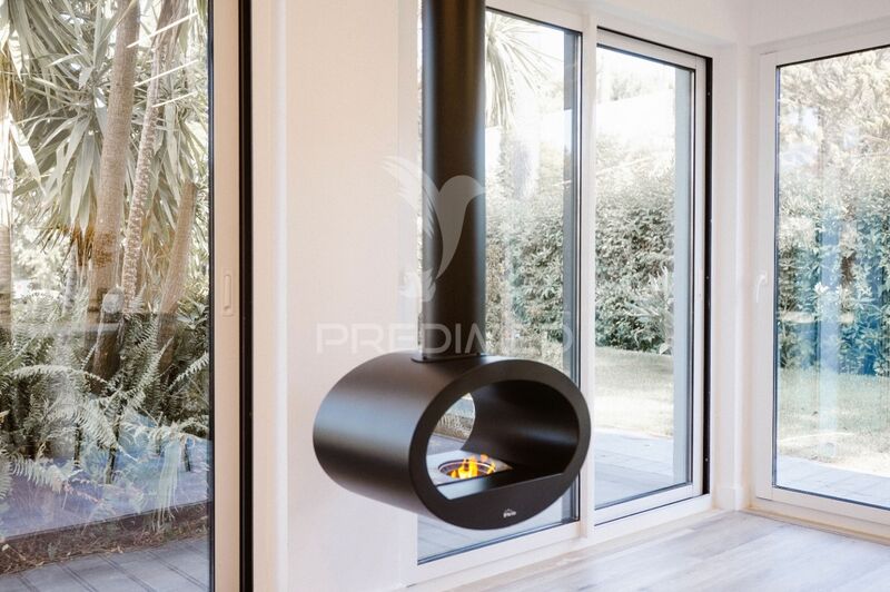 House Modern 4 bedrooms Almada - garden, automatic irrigation system, swimming pool, store room, air conditioning, underfloor heating, tennis court, solar panels, garage, video surveillance