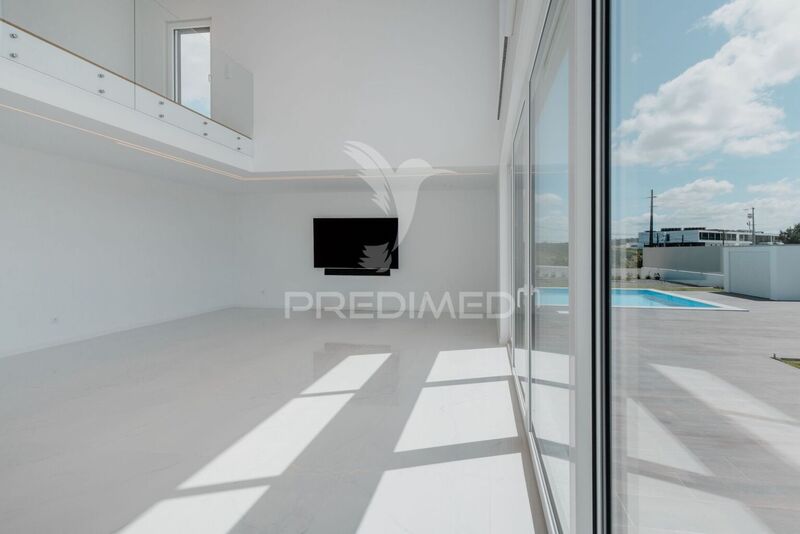 House nueva V3 Lourinhã - balcony, swimming pool, equipped kitchen, excellent location