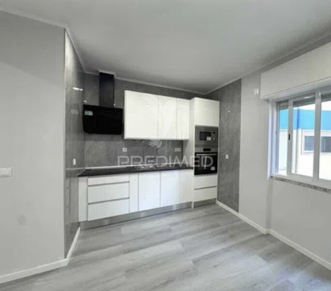 Apartamento T1 Remodelado bem localizado Venteira Amadora - varandas
