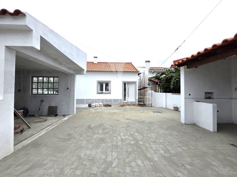 Moradia V3 Meia Via Torres Novas - garagem, bbq, videovigilância, piscina