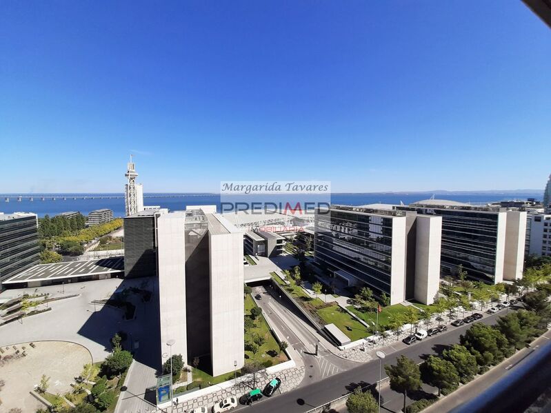 Apartamento T2 novo Parque das Nações Lisboa - arrecadação, condomínio privado, ar condicionado