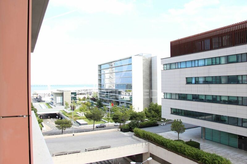 Office neue in the center Parque das Nações Lisboa - wc, plenty of natural light, air conditioning