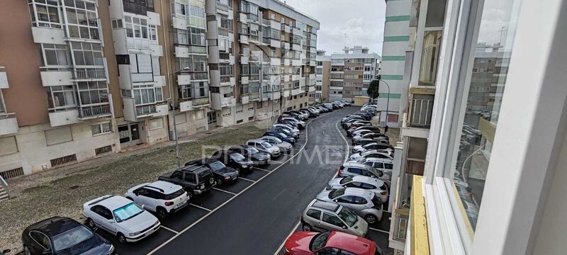 Apartamento T2 Oeiras - arrecadação, marquise, varanda