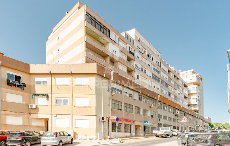 Appartement T3 Almada - jardin, terrasses