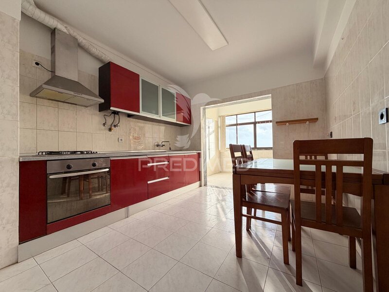 Apartamento bien ubicado T4 São Sebastião Setúbal - excelente ubicación, marquesina, cocina equipada