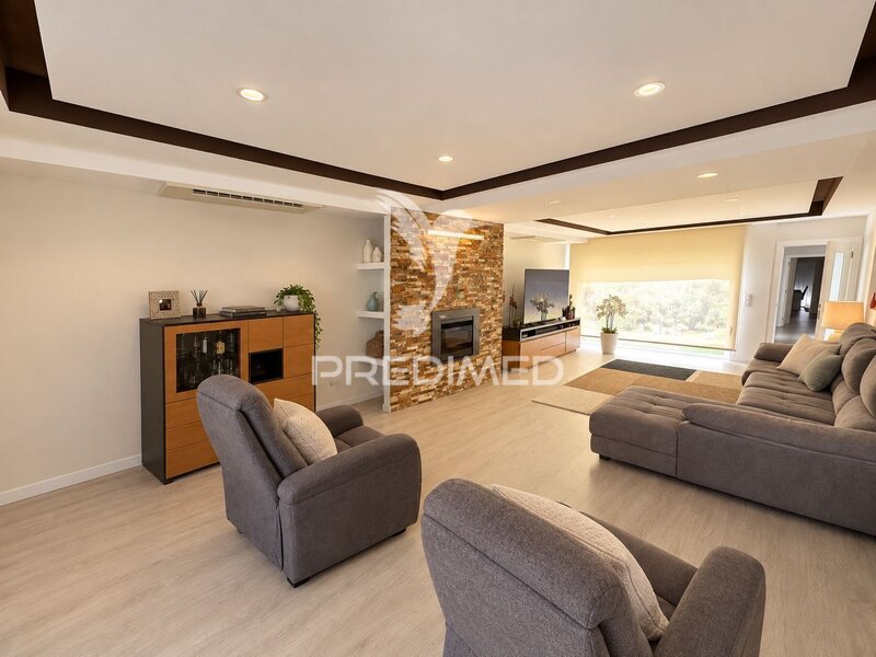 Moradia Térrea V4 Fernão Ferro Seixal - cozinha equipada, painéis solares, piso radiante, piscina, equipado, vidros duplos, ar condicionado, bbq