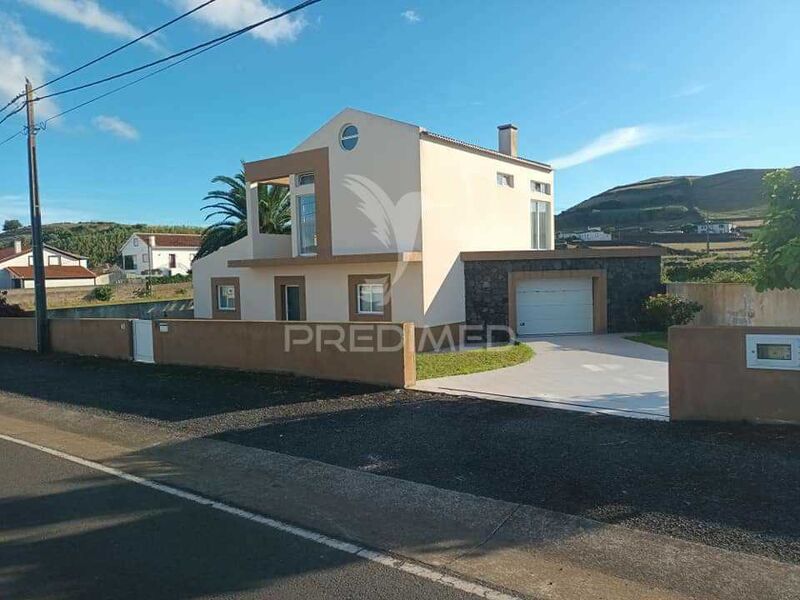 Moradia V2 Cabo da Praia Praia da Vitória - excelente localização, garagem, quintal, vista mar, bbq, varanda