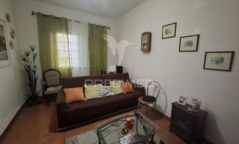 House in good condition V3 Alpiarça - equipped kitchen, double glazing, attic
