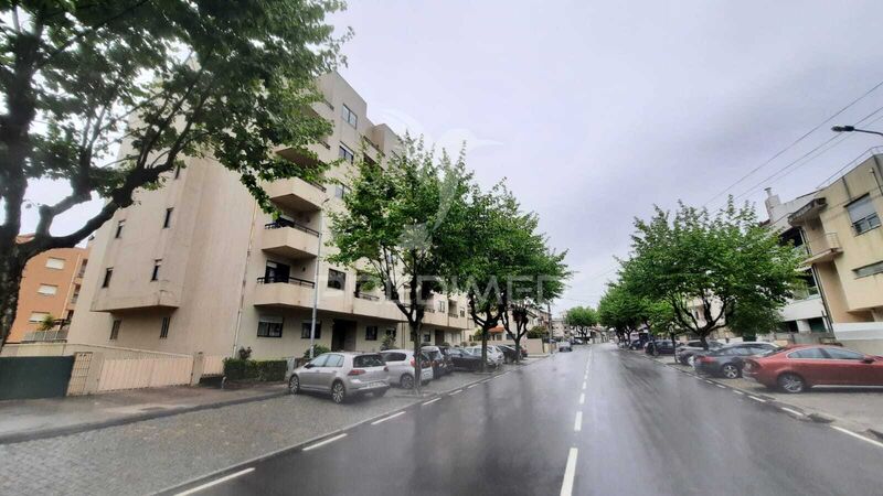 Apartamento bem localizado T3 Rio Tinto Gondomar - lugar de garagem, lareira, cozinha equipada, equipado, varandas, ar condicionado