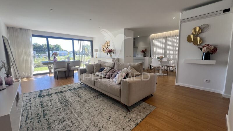 House V3 Modern Palmeira Braga - alarm, automatic irrigation system, garden, air conditioning, double glazing, video surveillance, underfloor heating, swimming pool