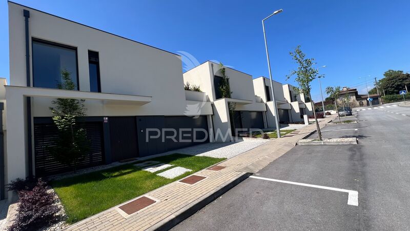 House V3 Modern Palmeira Braga - alarm, automatic irrigation system, garden, air conditioning, double glazing, video surveillance, underfloor heating, swimming pool