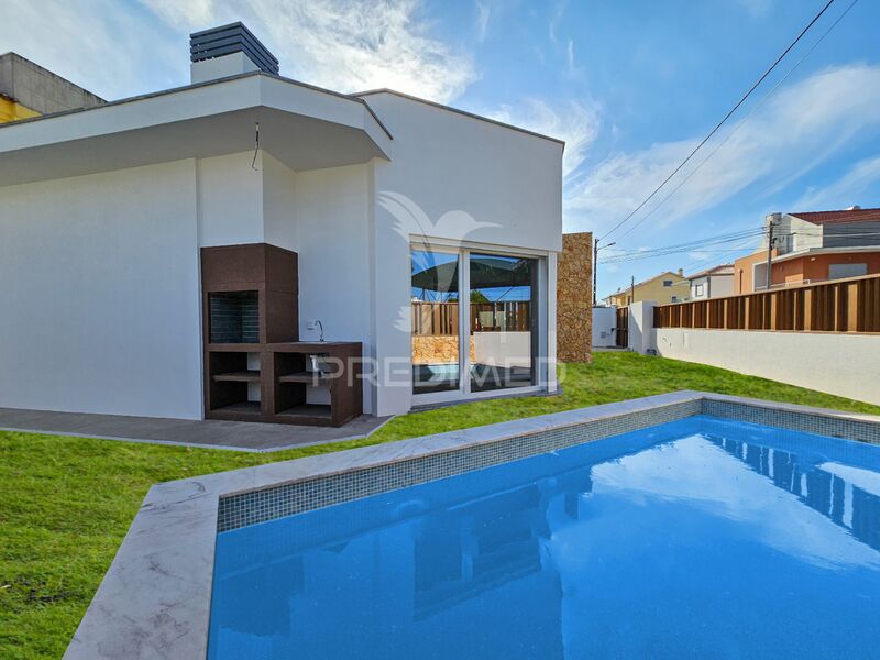 House new 3 bedrooms Fernão Ferro Seixal - solar panels, garden, air conditioning, swimming pool, barbecue