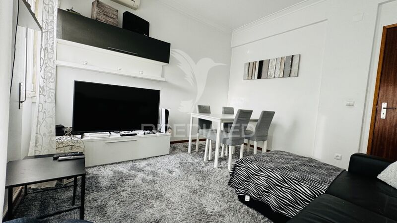 Apartment T2 Refurbished Vila Franca de Xira - quiet area, double glazing, air conditioning, 1st floor