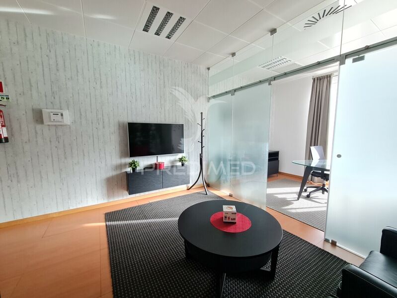 Office As new in the center Parque das Nações Lisboa - plenty of natural light, meeting room, wc, air conditioning