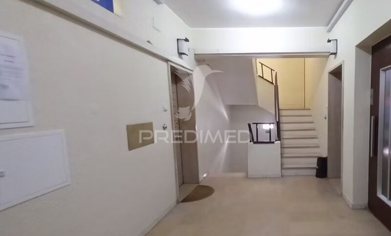 Apartamento T3 Remodelado em zona central Corroios Seixal - vidros duplos, varanda