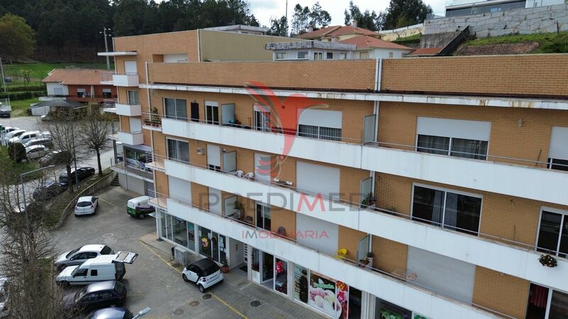 À venda Apartamento no centro T3 Fervença Celorico de Basto - excelente localização, terraço, lareira, varanda, arrecadação