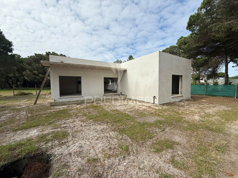 Terreno Urbano com 10000m2 Castelo (Sesimbra) - bons acessos