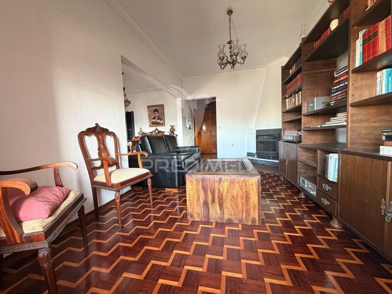Apartamento em excelente estado T4 Alhos Vedros Moita - equipado, 2º andar, lareira, varandas, mobilado, cozinha equipada, marquise