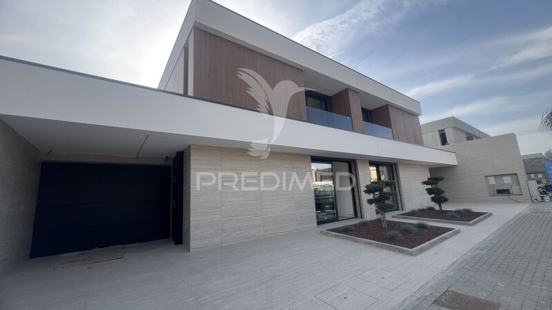 House neues under construction V3 Turiz Vila Verde - garage, swimming pool, air conditioning, balconies, excellent location, barbecue, balcony