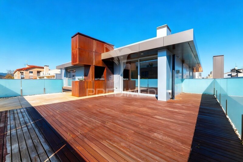 Apartamento T3 no centro Barcelos - garagem, alarme, ar condicionado, varandas, terraço