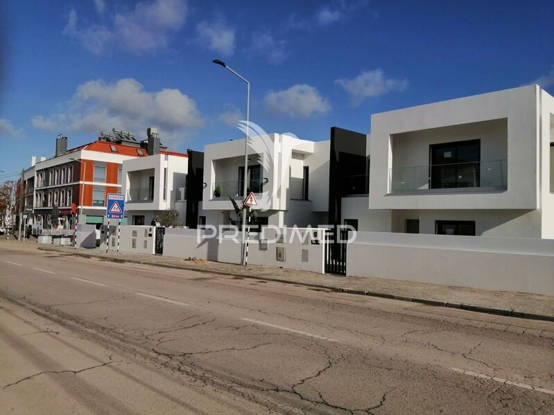 Maison V4 Moderne Corroios Seixal - jardin, piscine, garage, zone calme, balcon