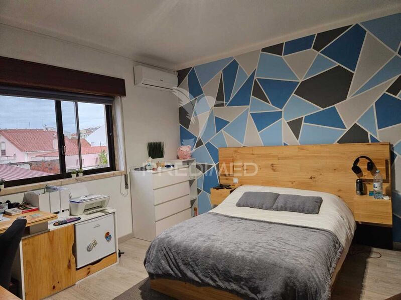 Moradia V5 Renovada São João Batista Entroncamento - garagem, quintal, sótão, varanda, terraço