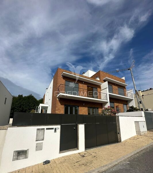 House Semidetached 3 bedrooms Santa Marta de Portuzelo Viana do Castelo - garage