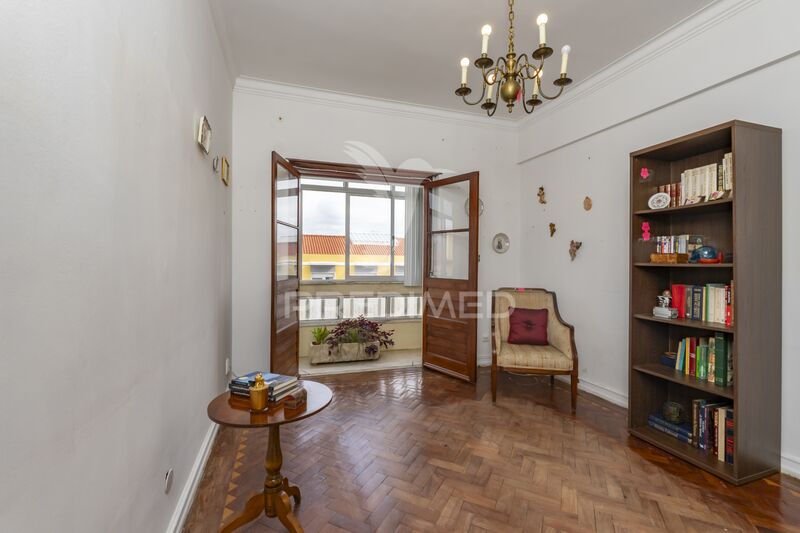 Apartment in the center 3 bedrooms Loures - balcony, store room, barbecue, balconies, 2nd floor